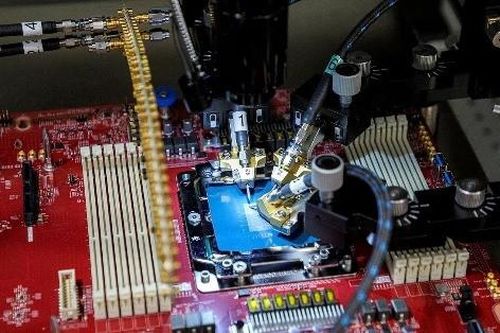 Microsoft ra mắt bộ đôi chip AI tùy chỉnh độc quyền