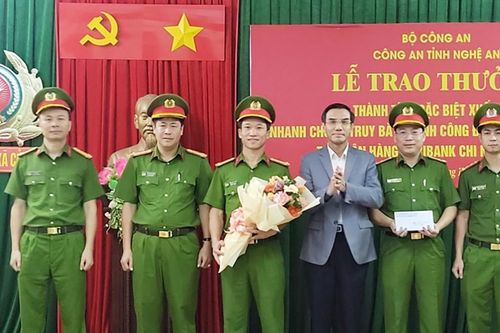 Khen thưởng 4 tập thể, 2 cá nhân trong vụ bắt cướp ngân hàng ở Cửa Lò