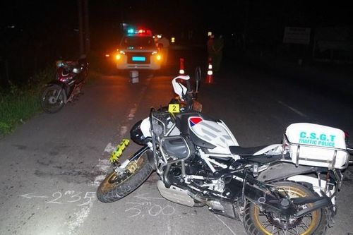 Thanh niên say rượu lái ô tô tông Đại úy CSGT ngã xuống đường