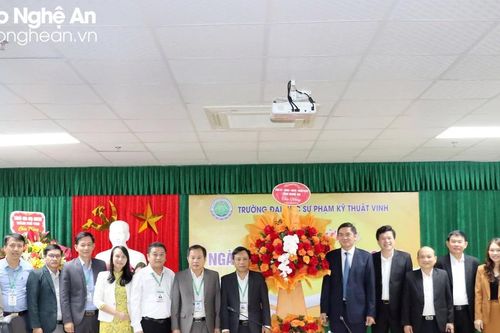 Phó Bí thư Tỉnh ủy Hoàng Nghĩa Hiếu chúc mừng Ngày nhà giáo Việt Nam