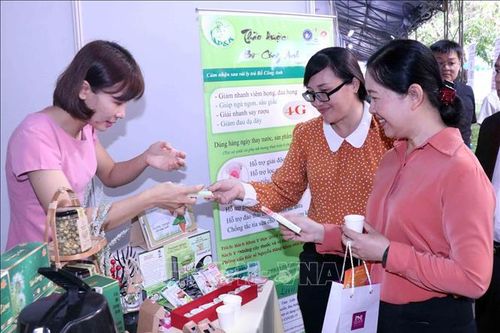 Khai mạc hội chợ và triển lãm sản phẩm nông nghiệp chất lượng của 27 tỉnh, thành phố