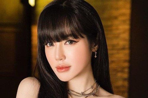 Elly Trần ăn uống thoải mái vẫn có đường cong uốn lượn, nhờ bí quyết 2 giảm 3 tăng