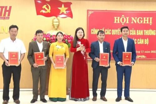 Huyện ủy Như Xuân công bố và trao các Quyết định về công tác cán bộ