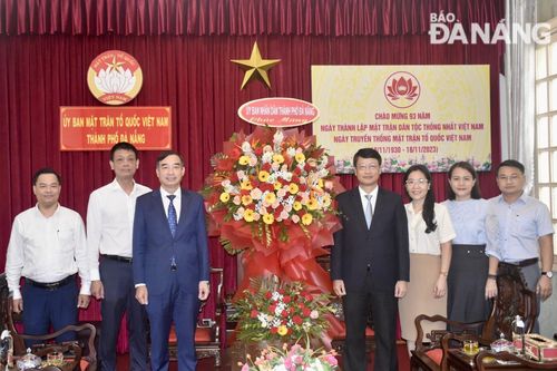 Chủ tịch UBND thành phố Lê Trung Chinh chúc mừng Ngày truyền thống Mặt trận Tổ quốc Việt Nam