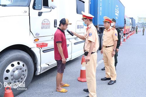 Xử phạt 229 trường hợp vi phạm giao thông sau 1 ngày ra quân tổng kiểm tra các phương tiện