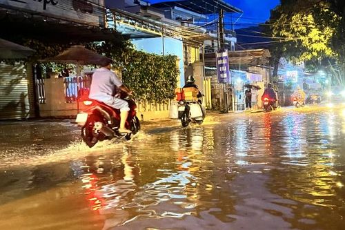 Nước lụt đang rút dần ở TP. Nha Trang