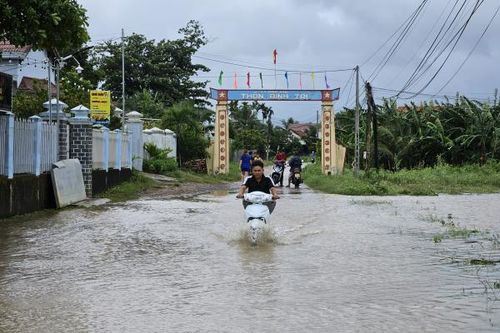 Mưa lũ gây thiệt hại nhiều nơi