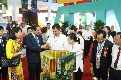 Nhiều kết nối, hợp tác từ Hội chợ thương mại quốc tế Việt - Trung (Lào Cai) lần thứ 23