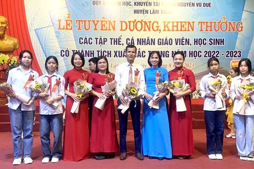 Trường THCS Tứ Xã: 60 năm chặng đường phát triển