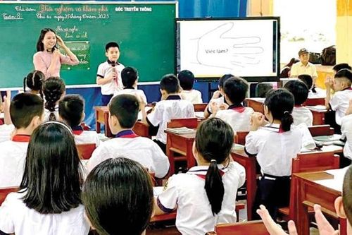 Phát triển phẩm chất, năng lực cho học sinh