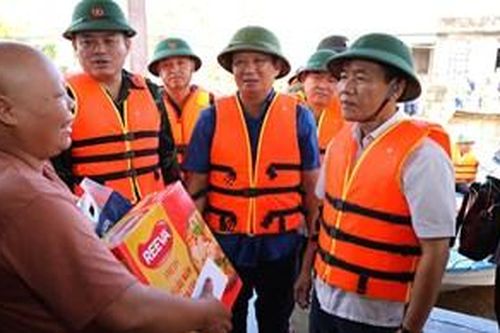 Hỗ trợ dân ổn định cuộc sống, khôi phục sản xuất