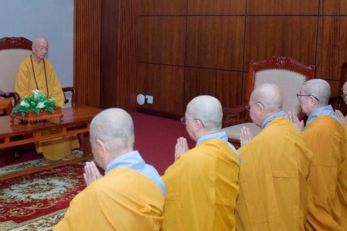 Chư Ni Phân ban Ni giới TP.HCM đảnh lễ Đức Pháp chủ GHPGVN