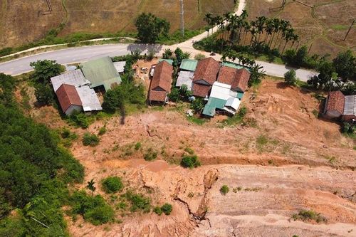 Quảng Ngãi: Dân sợ hãi dưới chân núi Van Cà Vãi