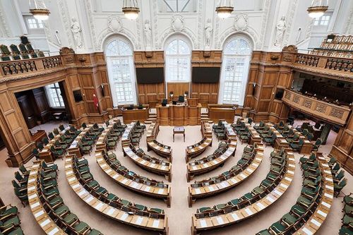 Quốc hội Đan Mạch thảo luận về dự luật cấm đốt Kinh Koran