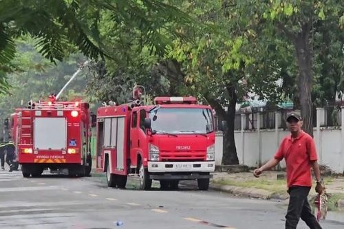 Sau tiếng nổ, đám cháy bùng phát lớn tại công ty sản xuất bột gạo