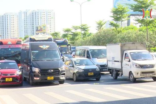 Nhiều khó khăn trong xử lý vi phạm xe hợp đồng trá hình