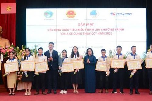 Gặp mặt 58 nhà giáo tiêu biểu tham gia chương trình 'Chia sẻ cùng thầy cô' năm 2023
