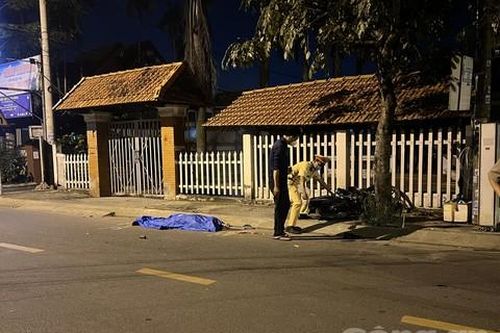 Xe máy lao lên vỉa hè trong đêm, một thanh niên tử vong tại chỗ
