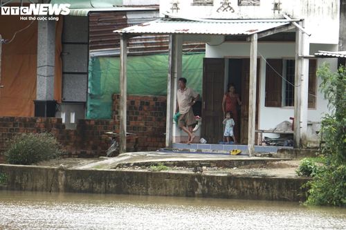 Bình Định: Ngập nước khiến hơn 3.000 học sinh nghỉ học, người dân bị cô lập