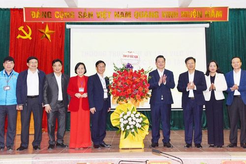 Bí thư Tỉnh ủy Bắc Kạn biểu dương những kết quả ngành giáo dục