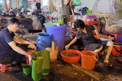Dầu mỡ thực phẩm chưa qua xử lý xả thải trực tiếp: Áp lực 'đè nặng' hệ thống thoát nước