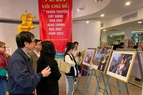 Trao giải cuộc thi tuyên truyền xây dựng văn hóa giao thông qua ảnh