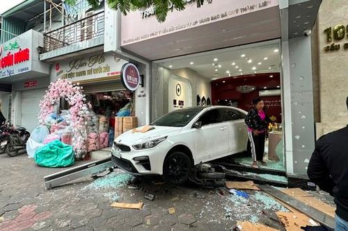 Diễn biến mới nhất vụ nữ tài xế lùi xe đâm vào bảo vệ cửa hàng trang sức