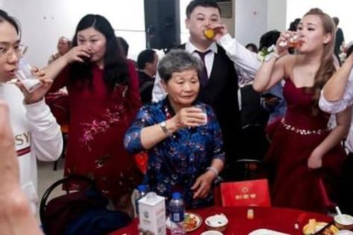 Chồng bận kinh doanh, vợ lừa cưới 3 đàn ông khác, 'kiếm' 2,2 tỷ đồng