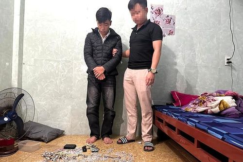 Đột nhập tiệm trang sức 'cuỗm' 13kg bạc và ngoại tệ