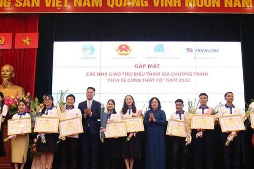 Bộ GD&ĐT gặp mặt 58 thầy cô được vinh danh tại chương trình 'Chia sẻ cùng thầy cô' năm 2023