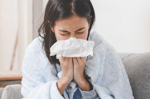 Cảm lạnh có diễn biến như thế nào, cách phân biệt với cảm cúm?