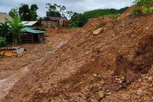 Quảng Ngãi: Dân khăn gói rời nhà vì nguy cơ sạt núi
