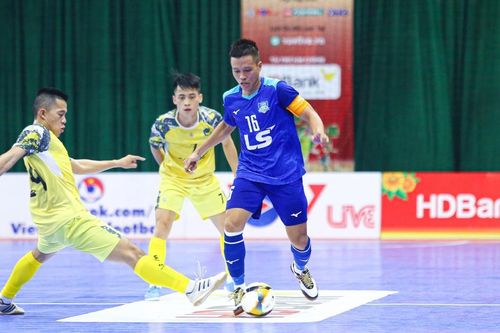 Cựu HLV tuyển Việt Nam gây 'sốc' ở giải futsal Cúp Quốc gia