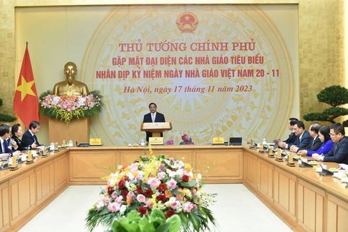 Mỗi thầy, cô giáo luôn là tấm gương sáng rèn đức, luyện tài, yêu nghề, yêu người