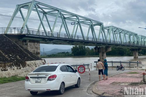 Phú Yên: 1 người mất tích, hàng trăm căn nhà ngập nước và bị chia cắt do mưa lũ