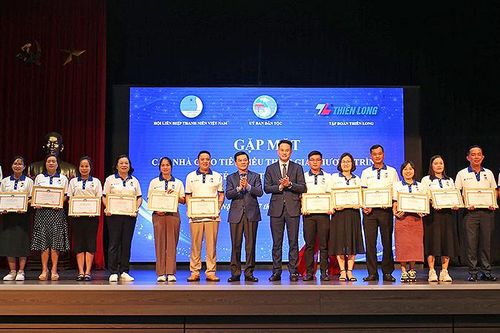 Các thầy, cô giáo là những 'nghệ sĩ' tô thắm bức tranh tươi đẹp ở vùng cao