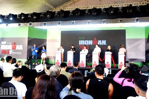 Gần 2.000 vận động viên tham dự giải chạy BIM Group Ironman 70.3 Phú Quốc