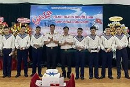 Trung tâm Huấn luyện chuyên môn kỹ thuật – nghiệp vụ Vùng 3 Hải quân tổ chức sinh nhật đồng đội