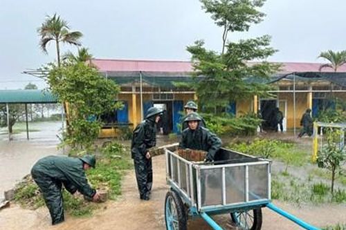 Lực lượng vũ trang Thừa Thiên Huế: Điểm tựa tin cậy của nhân dân trong mưa lũ
