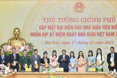 Thủ tướng Phạm Minh Chính gặp mặt đại diện các nhà giáo tiêu biểu