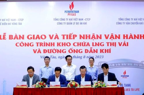 Khen thưởng 8 đơn vị hoàn thành tốt thi đua BDSC công trình khí và chạy thử chuỗi dự án LNG Thị Vải