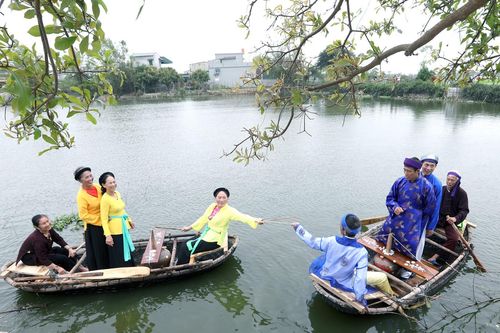 Mượt mà điệu hát cổ nghìn năm giữa mênh mang ruộng đồng
