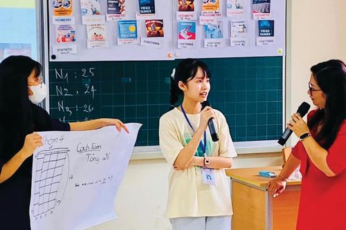 Tự hào nghề giáo: Làm sao thu hút người tài đến với nghề dạy học?
