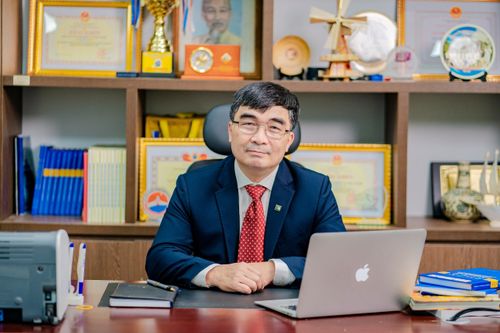 Khởi nghiệp từ nghề may đến Giáo sư trường đại học danh tiếng