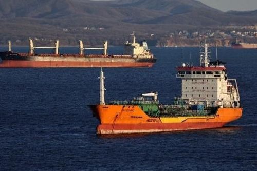 Mỹ 'tuyên án' với doanh nghiệp lách giá trần dầu Nga; Moscow nói gì về 'đòn' mới của EU?