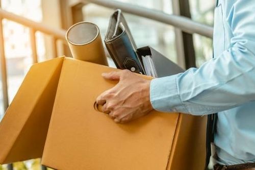 Công ty cho nghỉ việc không báo trước: Người lao động cần biết
