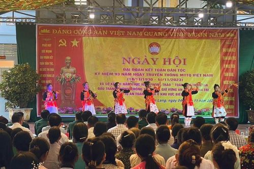Vùng biên rộn ràng Ngày hội Đại đoàn kết toàn dân tộc