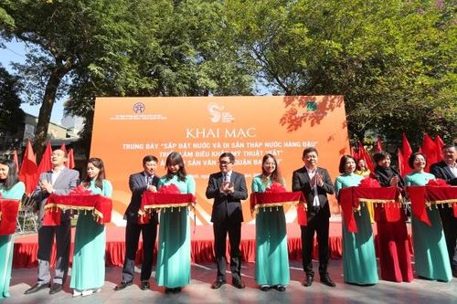 Thưởng lãm không gian triển lãm 'Sắp đặt nước và di sản tháp nước Hàng Đậu'