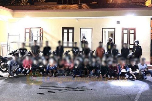 Lạng Sơn ngăn chặn 23 thanh, thiếu niên mang 'phóng lợn' đi đánh nhau trong đêm