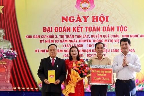Người dân tâm lũ ở Nghệ An vui ngày hội đại đoàn kết